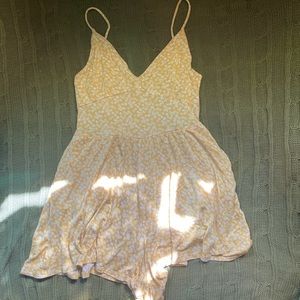Thrifted!! Yellow floral romper💛